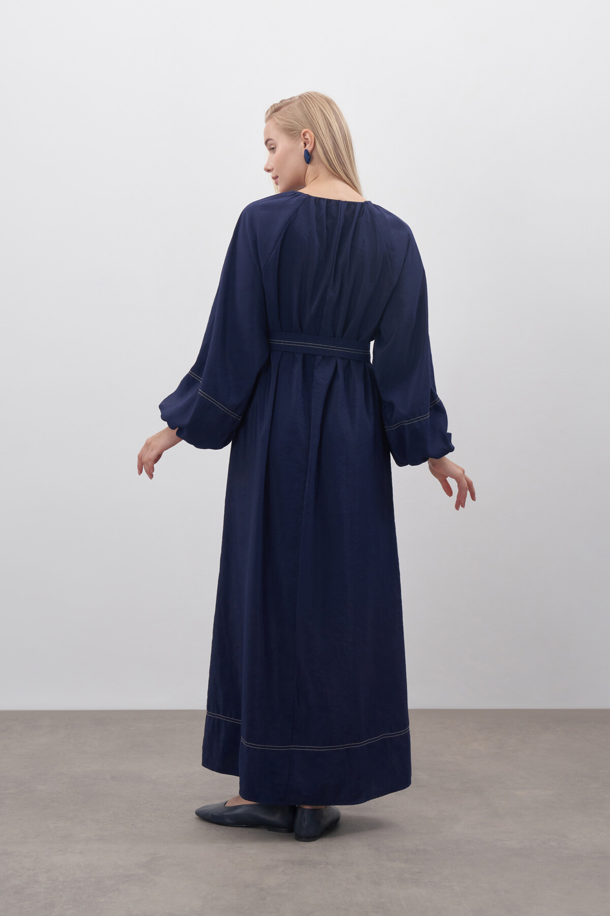 Dikiş Detaylı Elbise