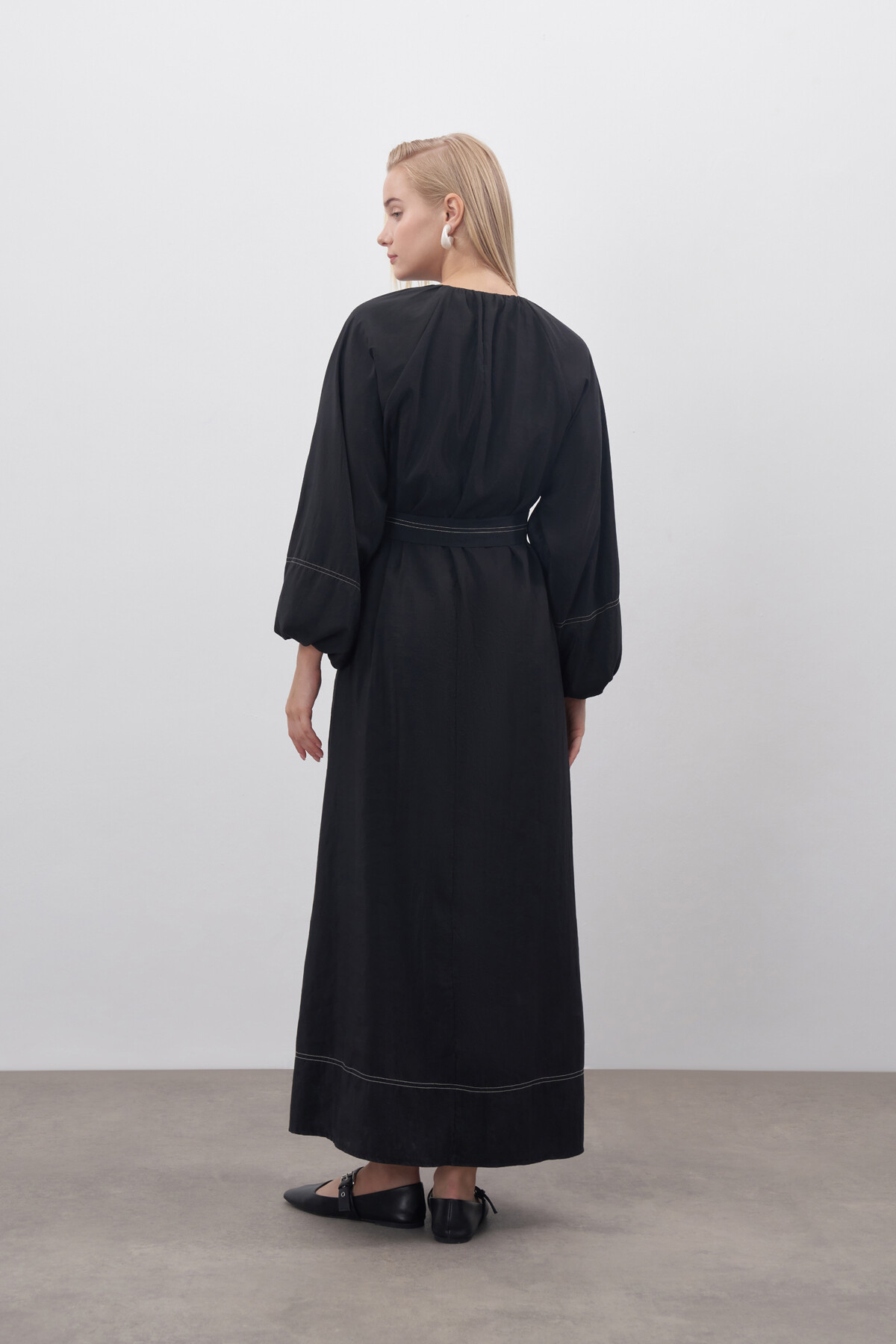 Dikiş Detaylı Elbise