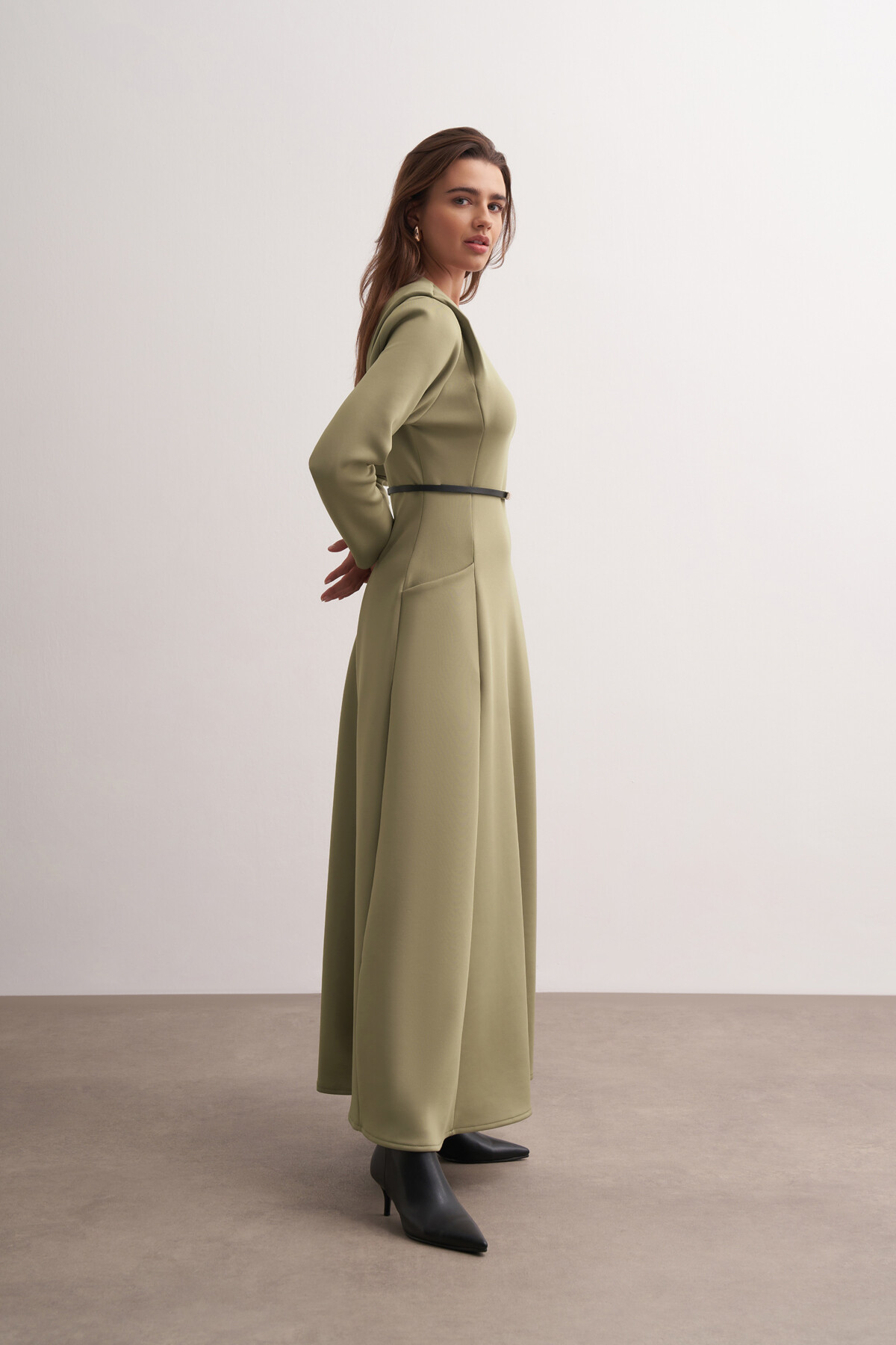 Vatkalı Detaylı Scuba Elbise