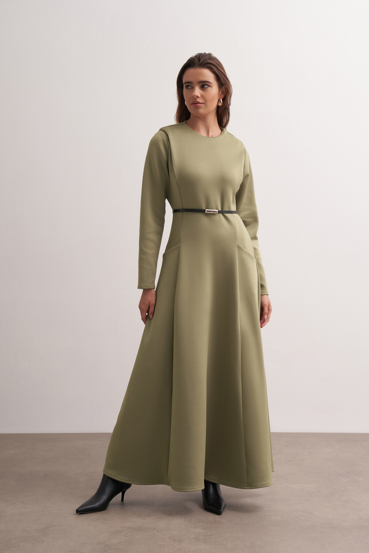 Vatkalı Detaylı Scuba Elbise