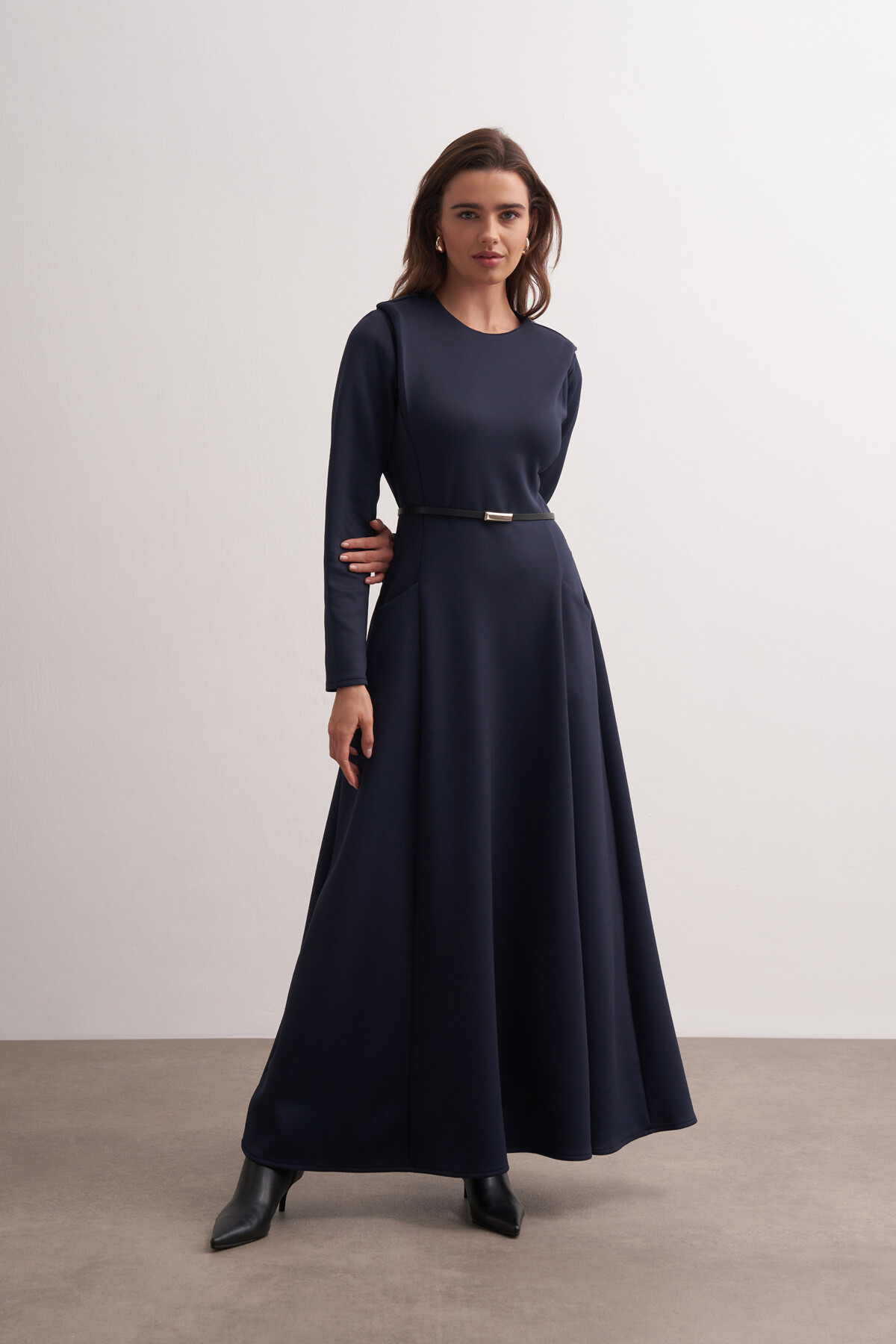 Vatkalı Detaylı Scuba Elbise