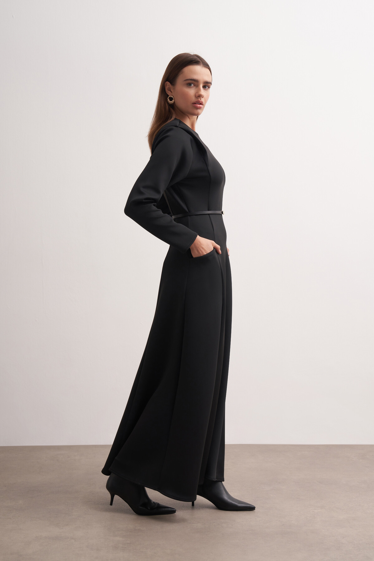 Vatkalı Detaylı Scuba Elbise