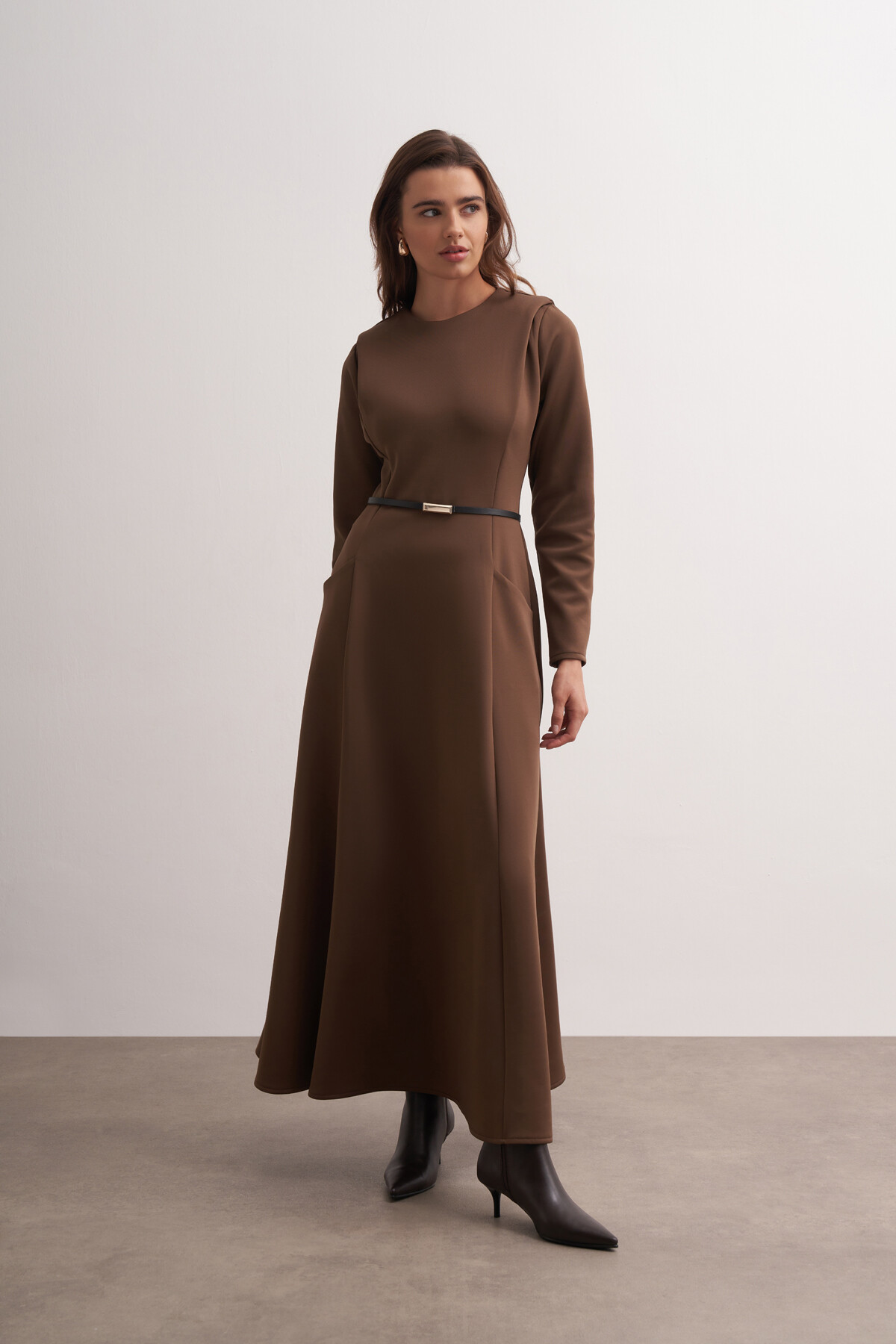 Vatkalı Detaylı Scuba Elbise