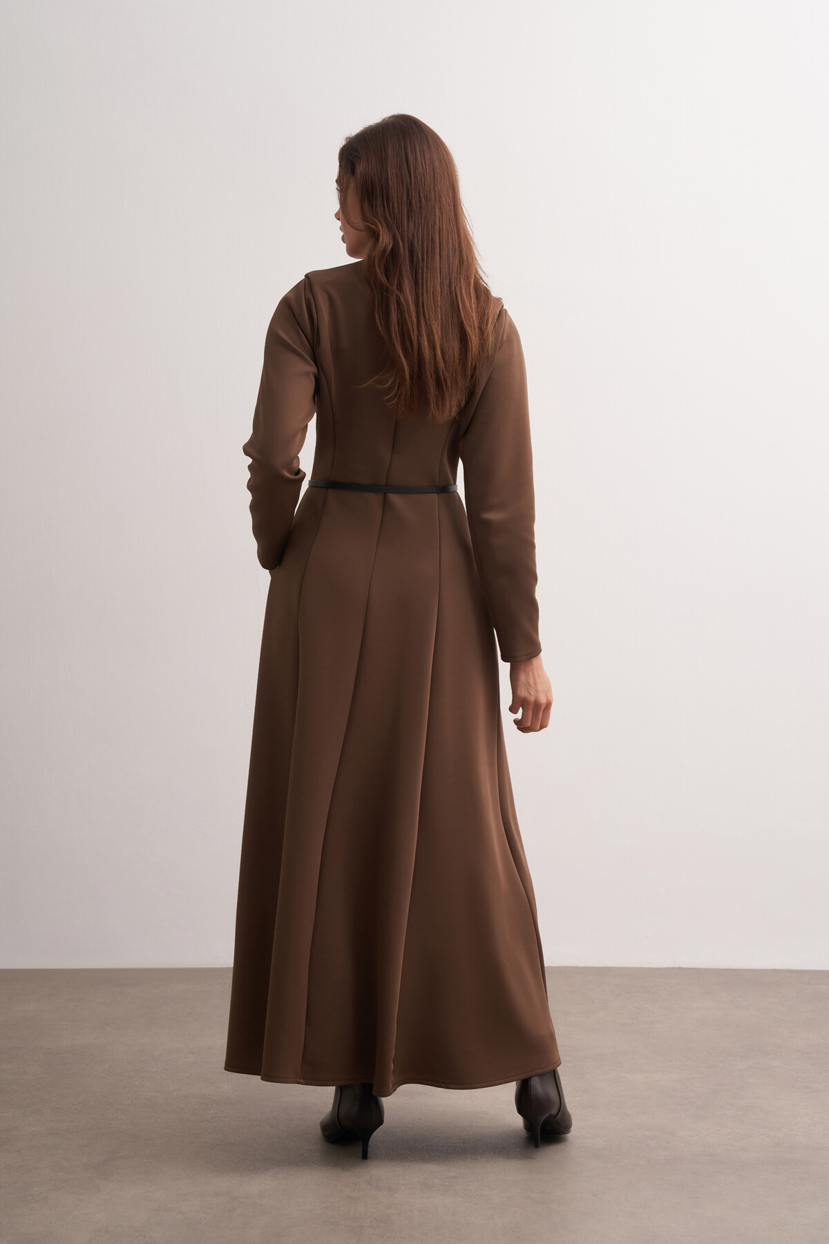 Vatkalı Detaylı Scuba Elbise