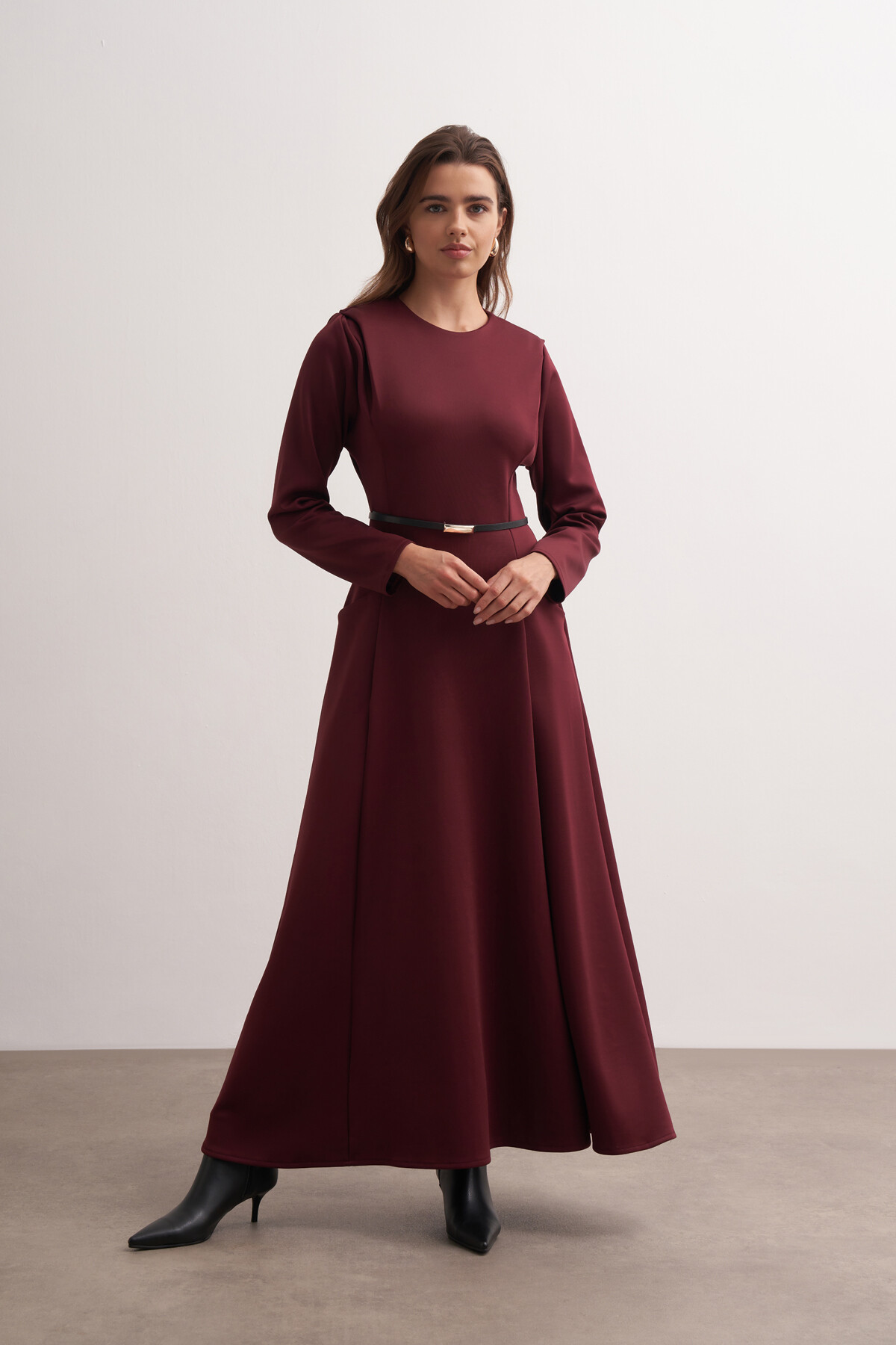 Vatkalı Detaylı Scuba Elbise