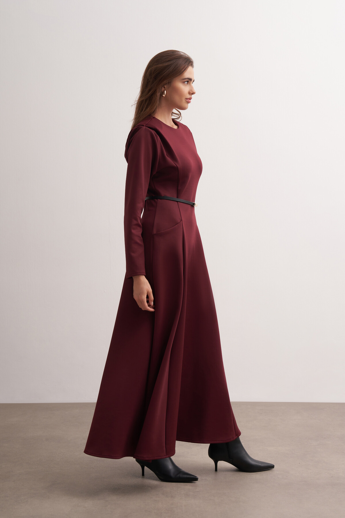 Vatkalı Detaylı Scuba Elbise