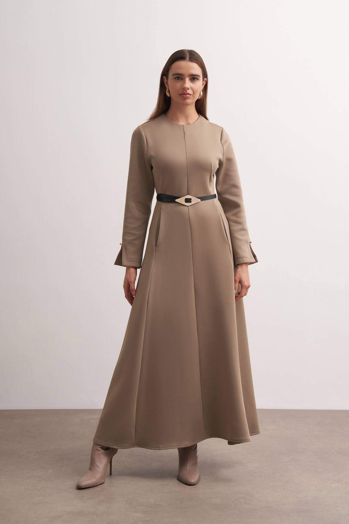 Belden Oturtmalı Kemerli Elbise