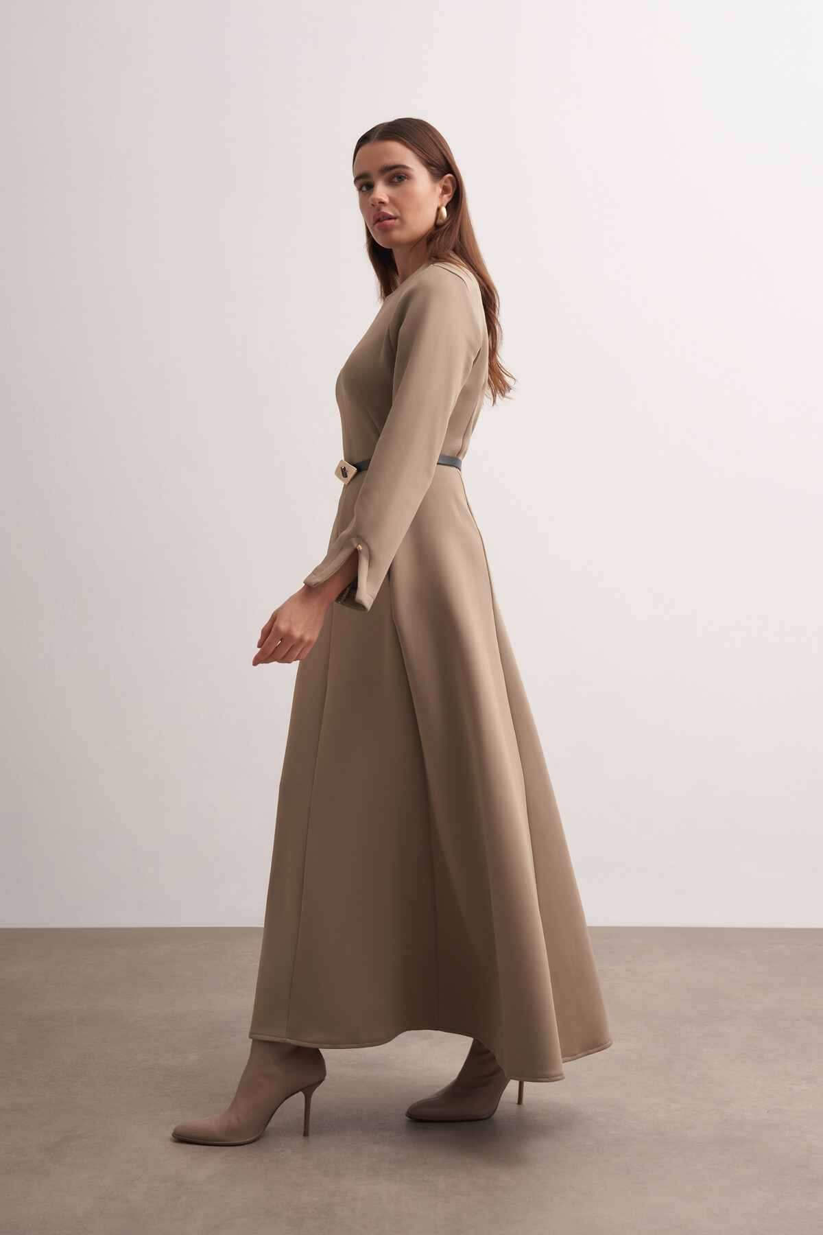 Belden Oturtmalı Kemerli Elbise