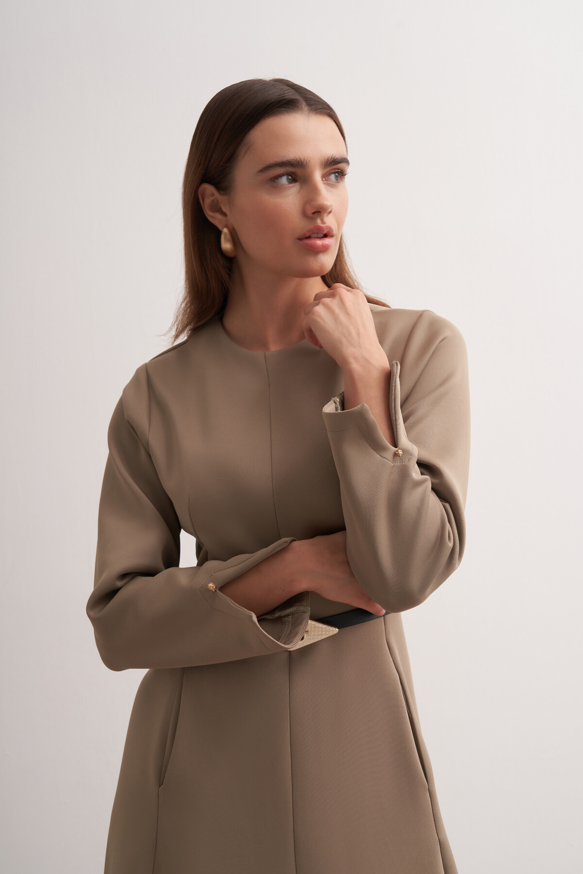 Belden Oturtmalı Kemerli Elbise