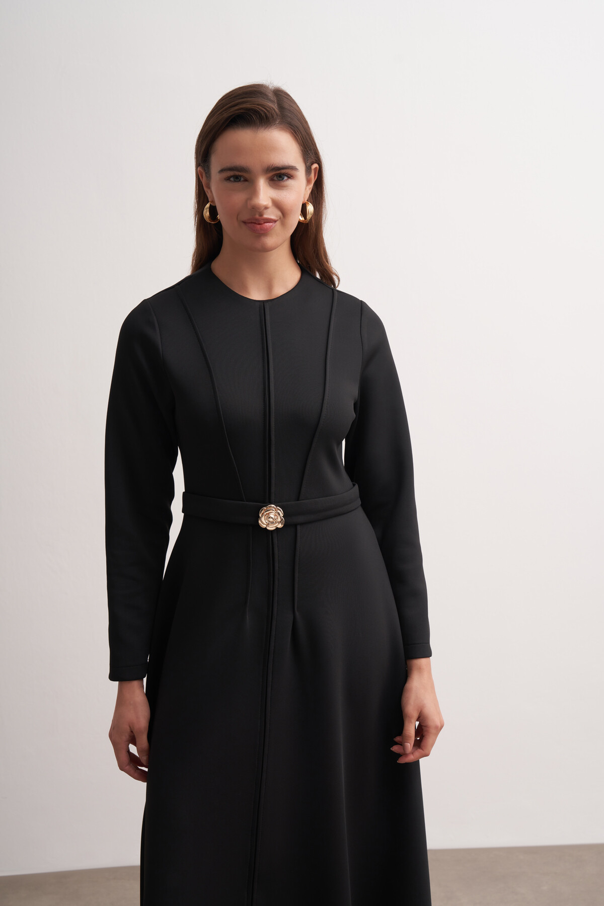 Gül Tokalı Dikiş Detaylı Scuba Elbise