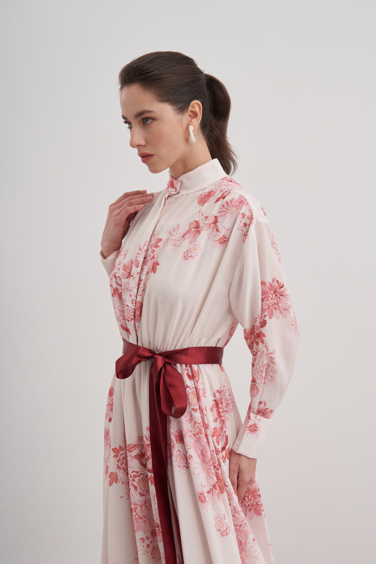 Çiçekli Desenli Bel Büzgülü Elbise