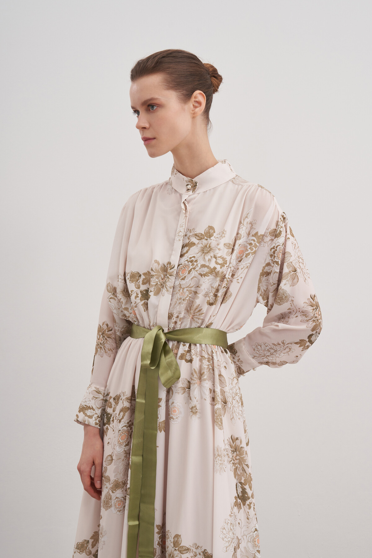 Çiçekli Desenli Bel Büzgülü Elbise