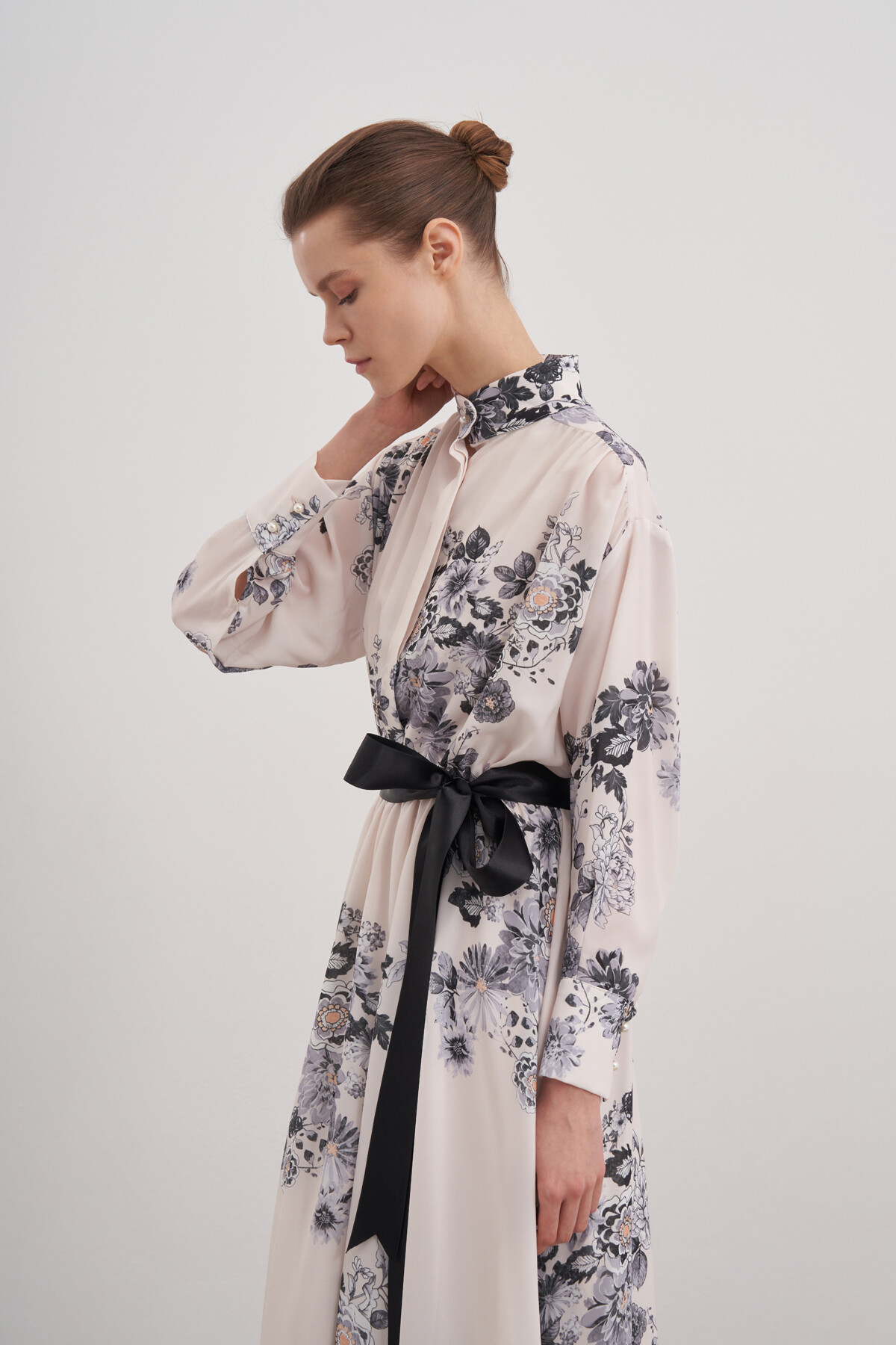 Çiçekli Desenli Bel Büzgülü Elbise