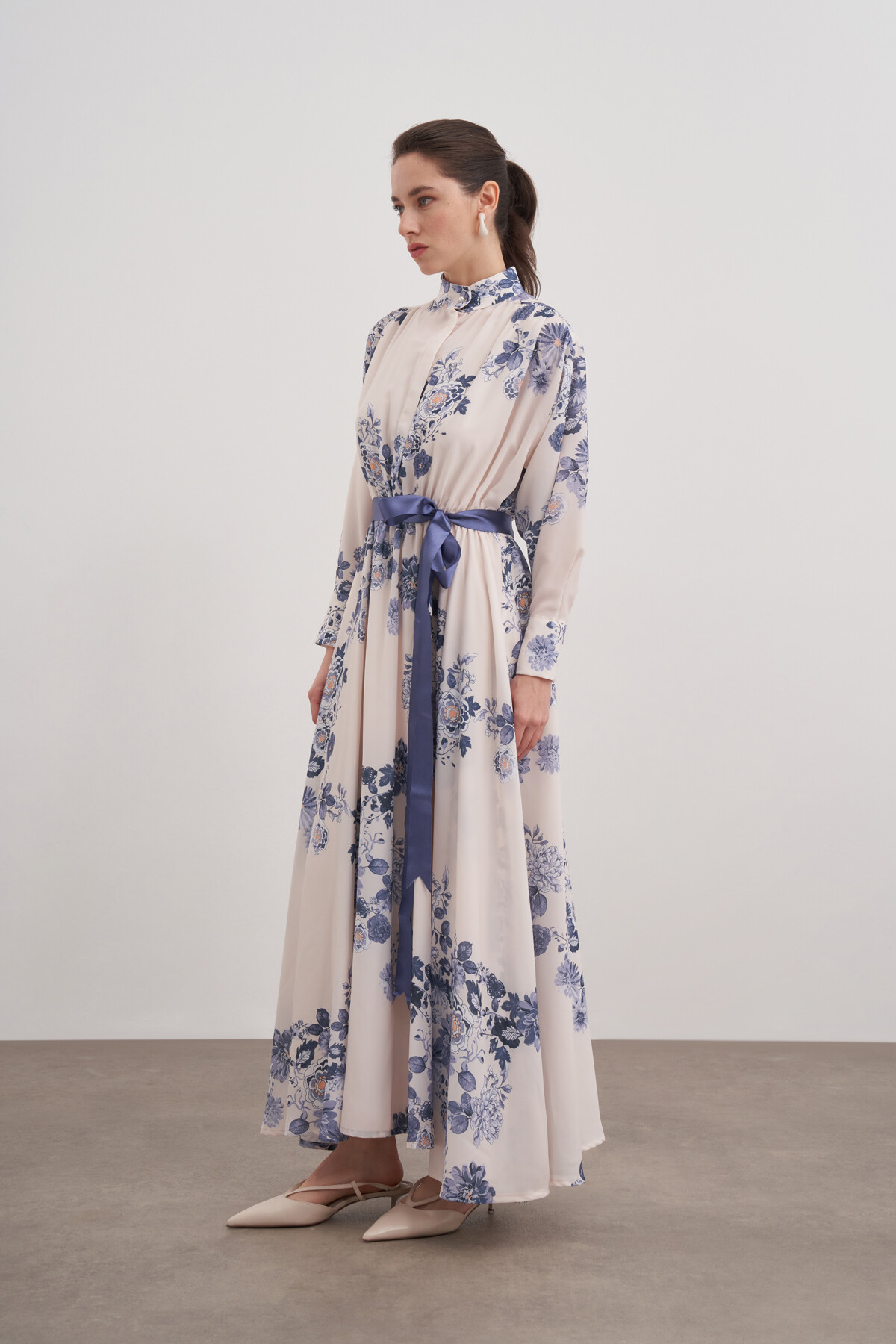 Çiçekli Desenli Bel Büzgülü Elbise