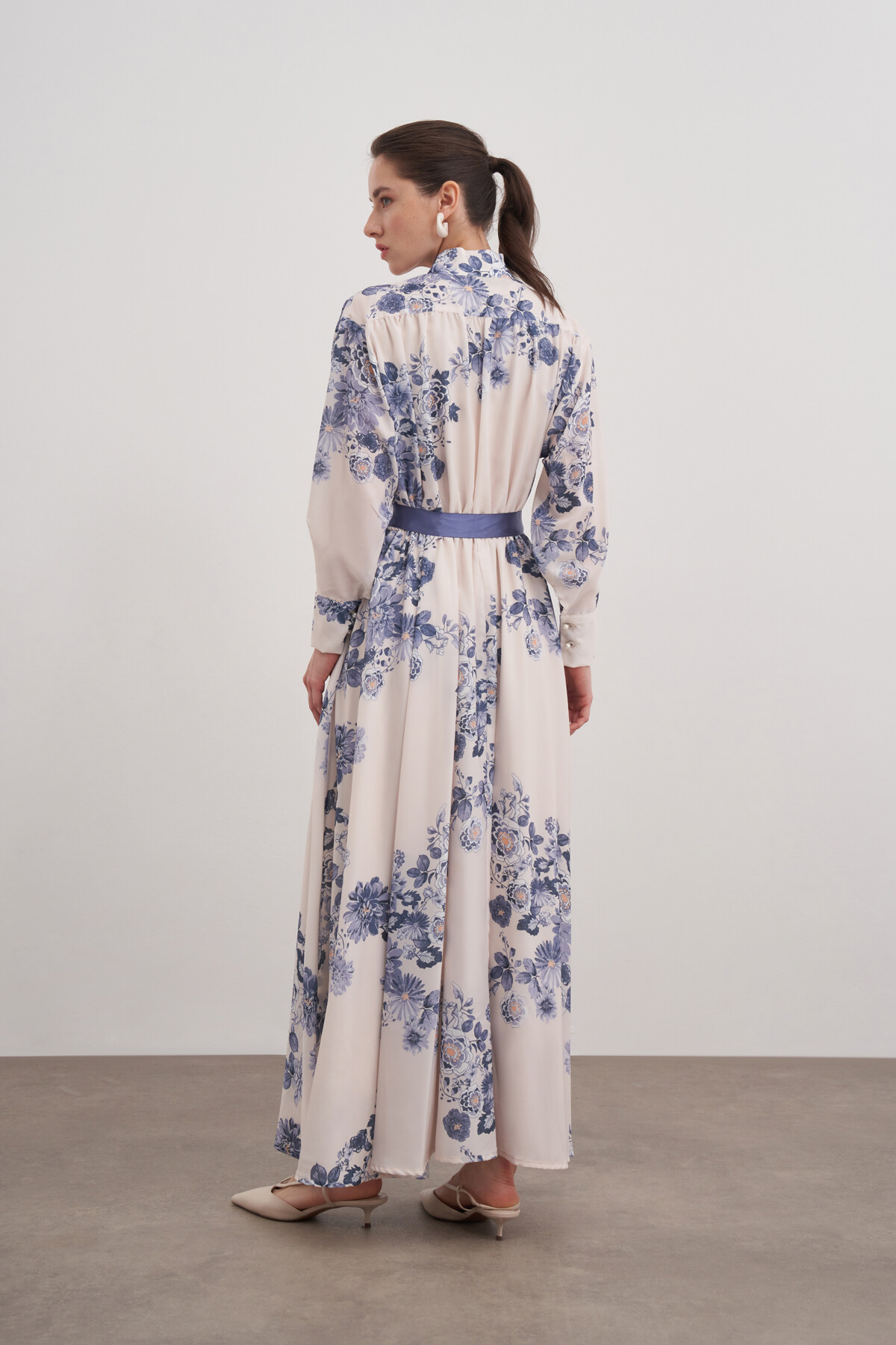 Çiçekli Desenli Bel Büzgülü Elbise