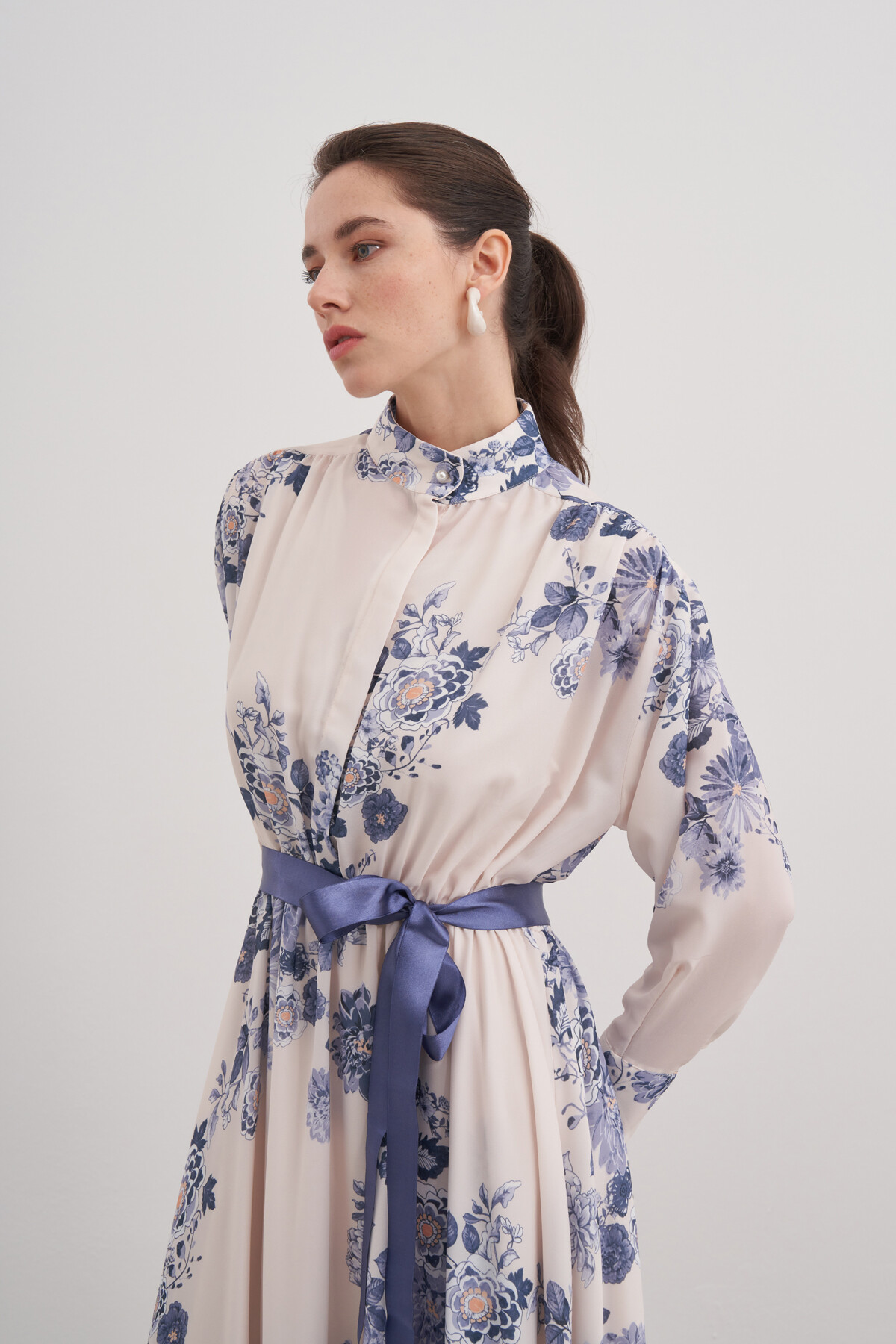 Çiçekli Desenli Bel Büzgülü Elbise