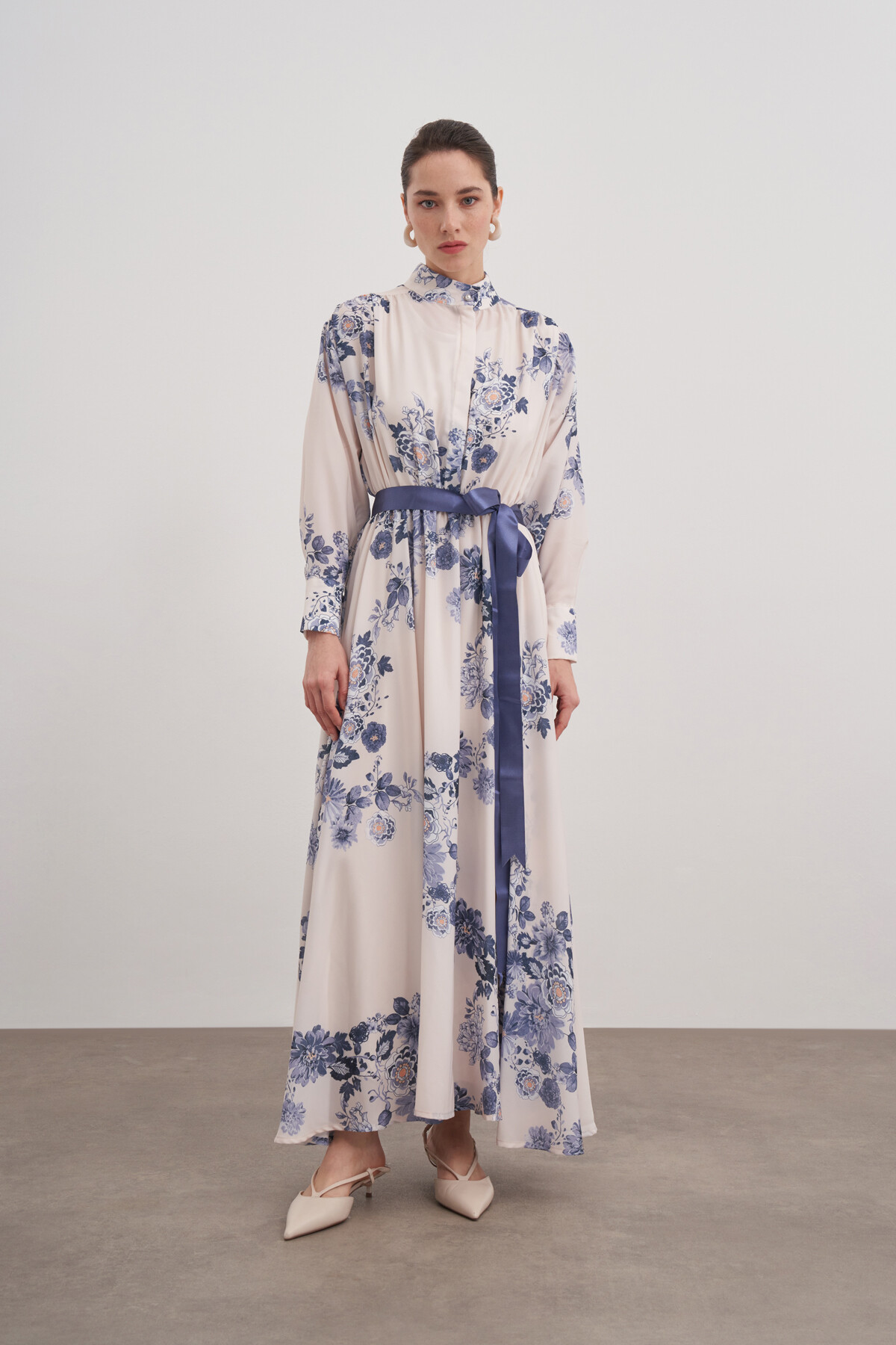 Çiçekli Desenli Bel Büzgülü Elbise