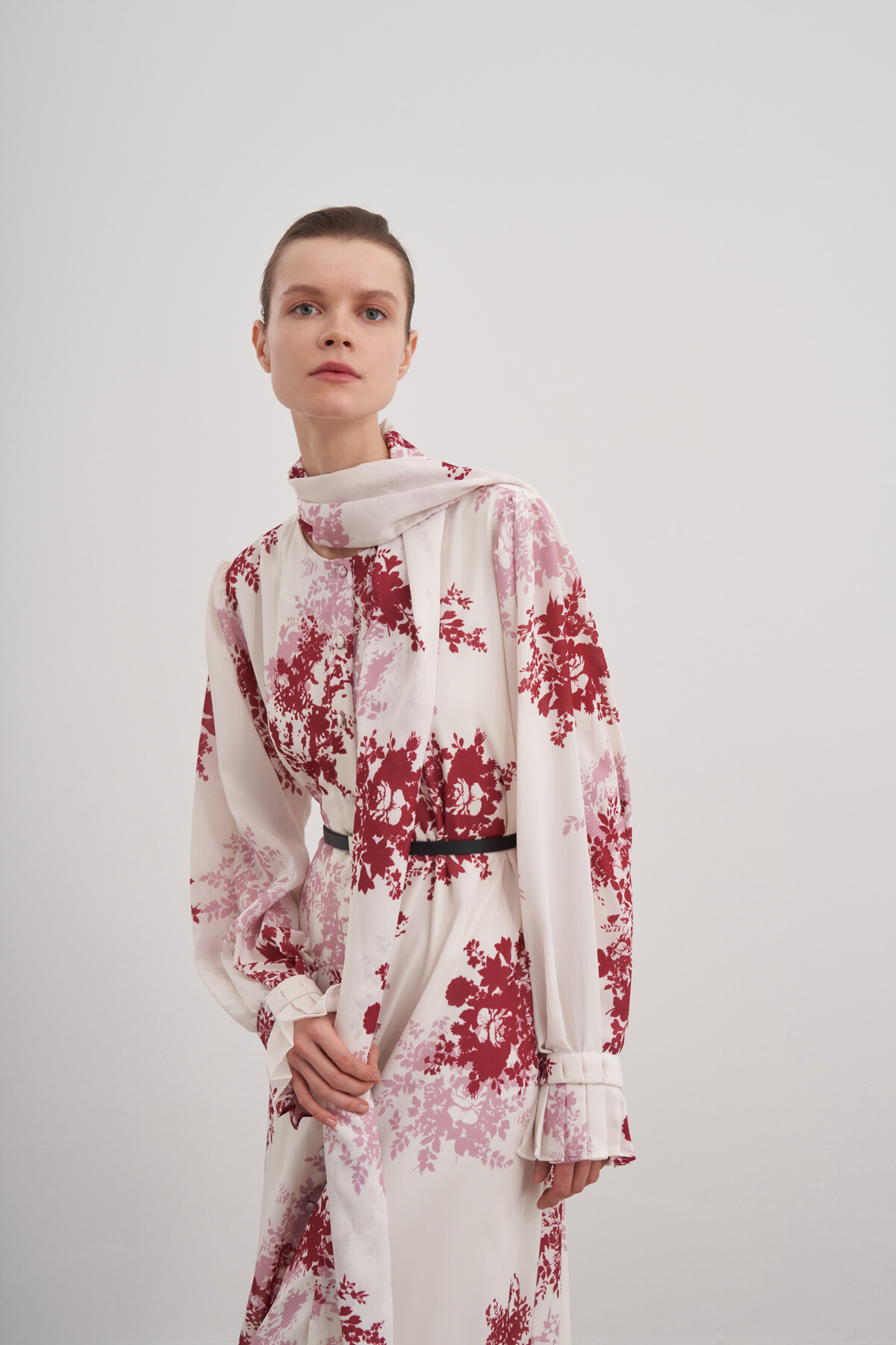 Şal Yakalı Desenli Elbise