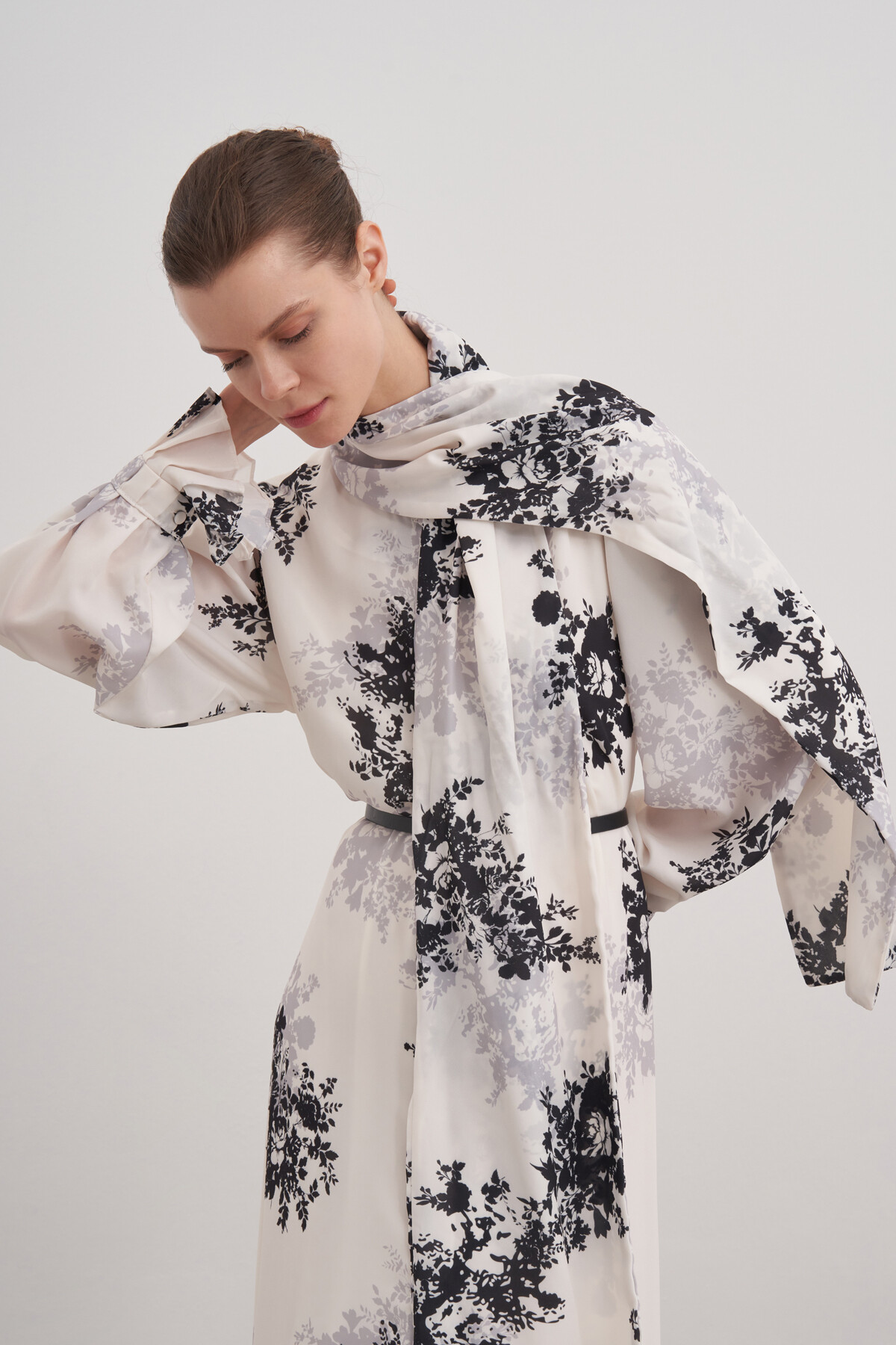 Şal Yakalı Desenli Elbise