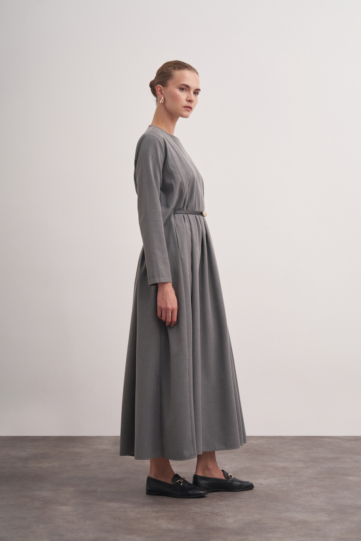 Pile Detaylı Kemerli Elbise