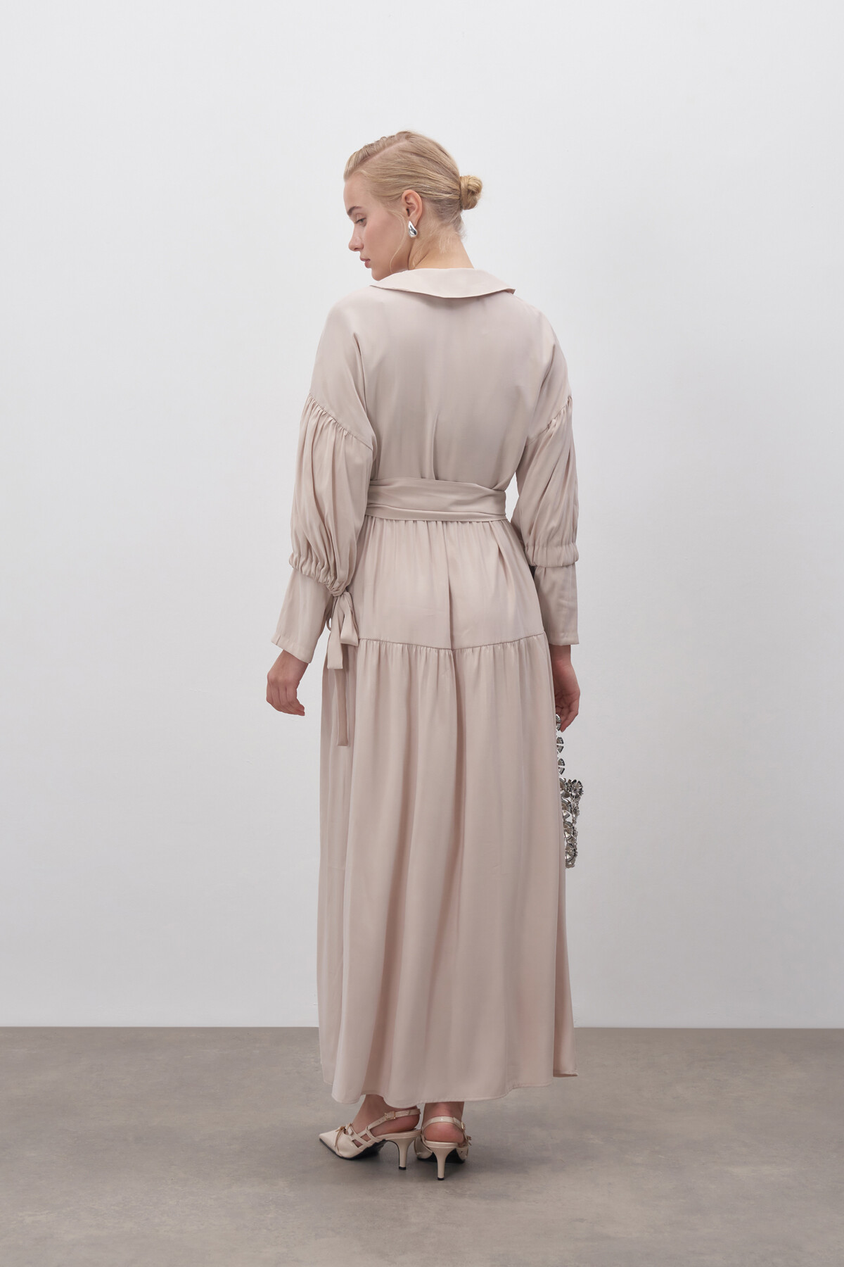 Yaka Detaylı Modal Elbise