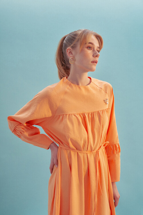 Broşlu Cupro Elbise