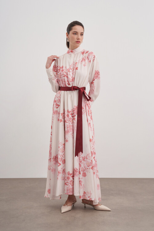 Çiçekli Desenli Bel Büzgülü Elbise