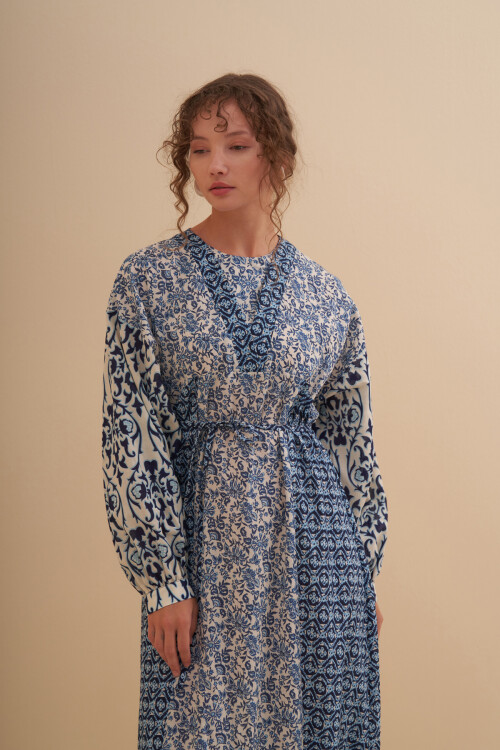 Yaka Detaylı Keten Elbise